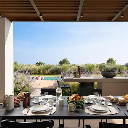 Willa Puerto De Paz For 8 People With 60 M2 Heated Pool, Sea View And Private Mini Golf Vodnjan