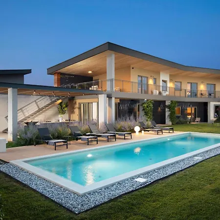 Puerto De Paz For 8 People With 60 M2 Heated Pool, Sea View And Private Mini Golf Villa Vodnjan